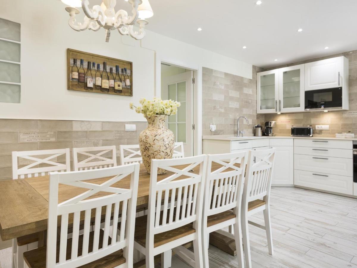 Sitges Spaces Mediterranean Apartments 4 Bedroom, 4 Bathroom, Huge Terrace, Jacuzzi- Sleeps 9 Экстерьер фото