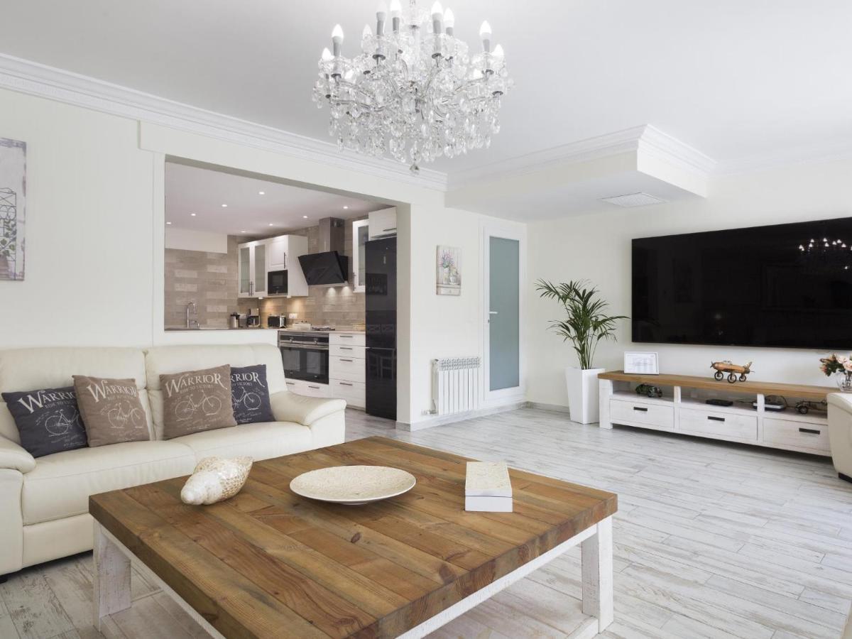Sitges Spaces Mediterranean Apartments 4 Bedroom, 4 Bathroom, Huge Terrace, Jacuzzi- Sleeps 9 Экстерьер фото