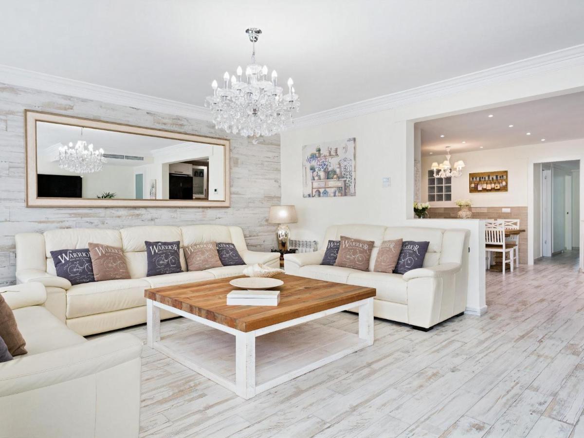 Sitges Spaces Mediterranean Apartments 4 Bedroom, 4 Bathroom, Huge Terrace, Jacuzzi- Sleeps 9 Экстерьер фото