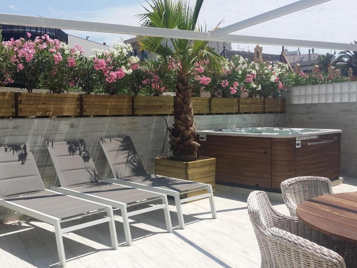 Sitges Spaces Mediterranean Apartments 4 Bedroom, 4 Bathroom, Huge Terrace, Jacuzzi- Sleeps 9 Экстерьер фото