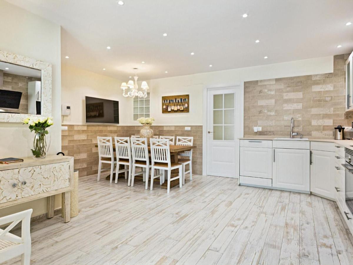 Sitges Spaces Mediterranean Apartments 4 Bedroom, 4 Bathroom, Huge Terrace, Jacuzzi- Sleeps 9 Экстерьер фото